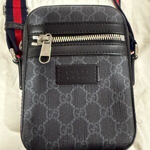 Gucci GG Supreme small messenger / crossbody